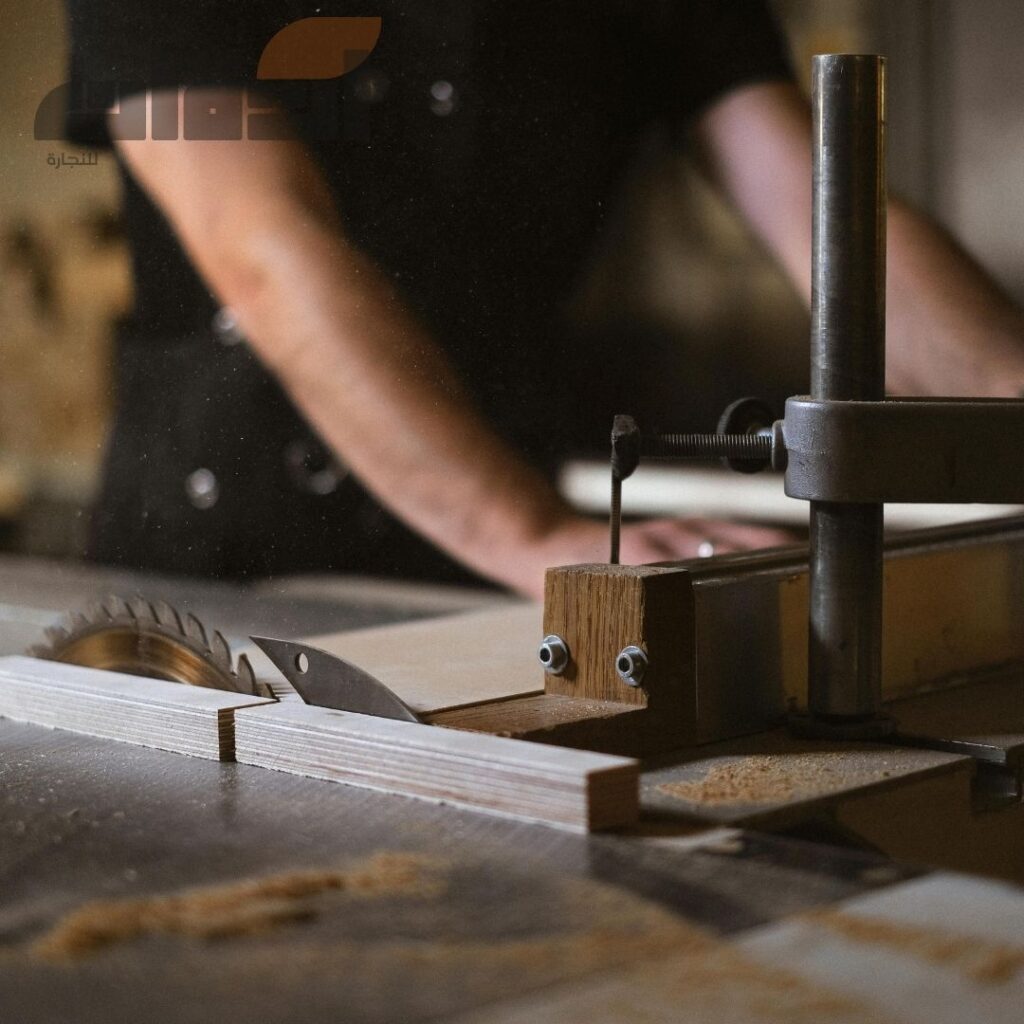 نجار شاطر بمكة